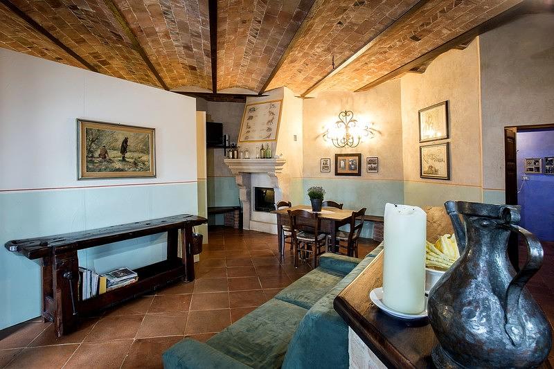 #<Apartment:0x00007f2e7762d200> view 6